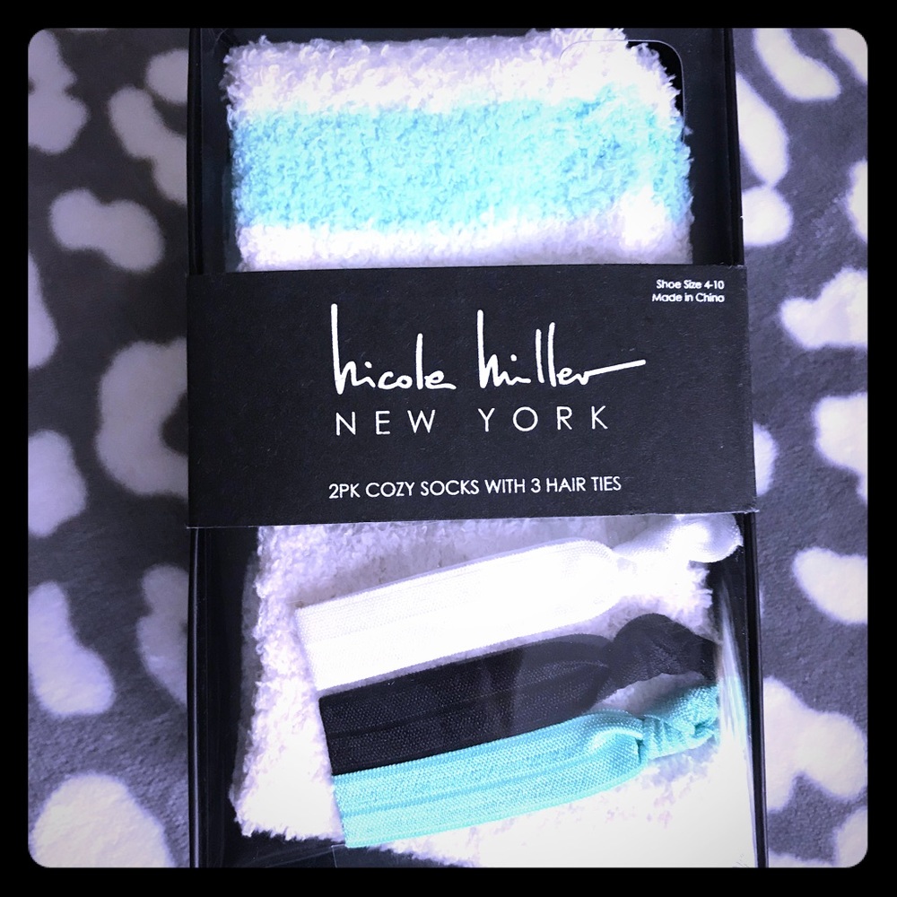 🖤NICOLE MILLER🖤2PK Cozy Socks & 3 Hair Ties🦋NWT